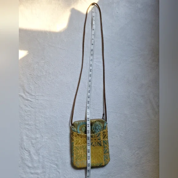 Maruca Cupcake Crossbody Purse / Small bag - Picture 7 of 16